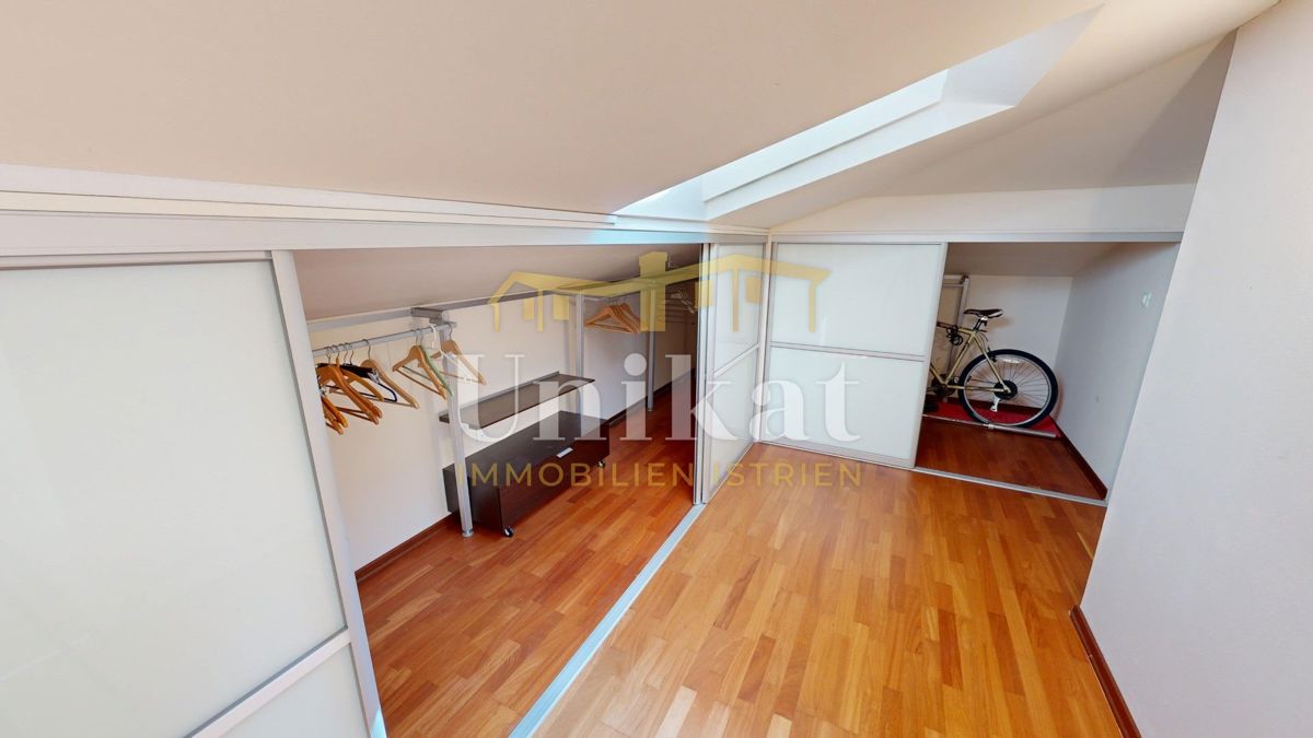 Appartamento su due piani con 4 camere da letto